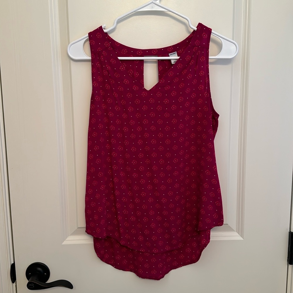Old‎ Navy sleeveless blouse